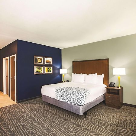 Hotel La Quinta By Wyndham Wichita Northeast Extérieur photo