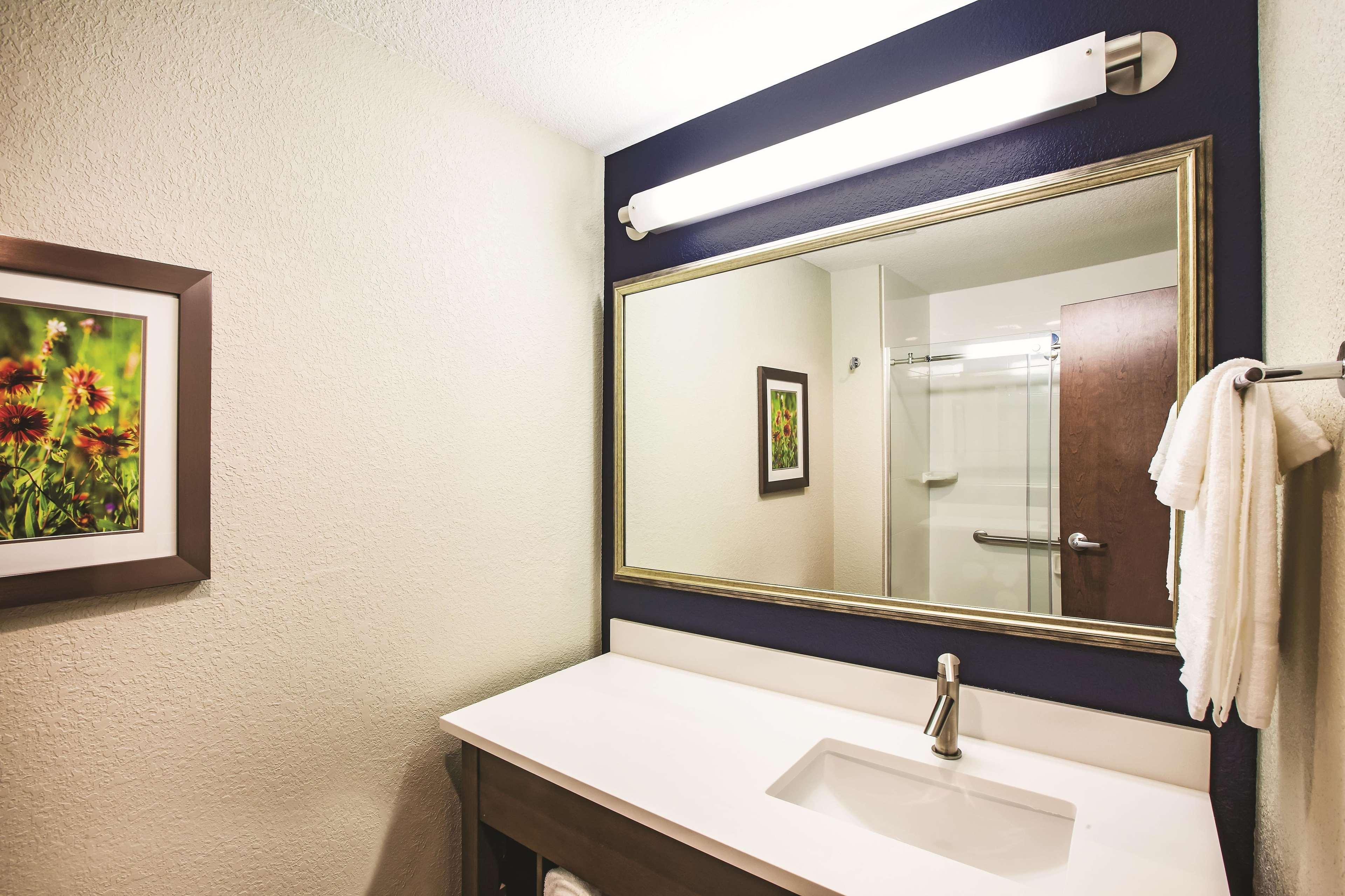 Hotel La Quinta By Wyndham Wichita Northeast Extérieur photo