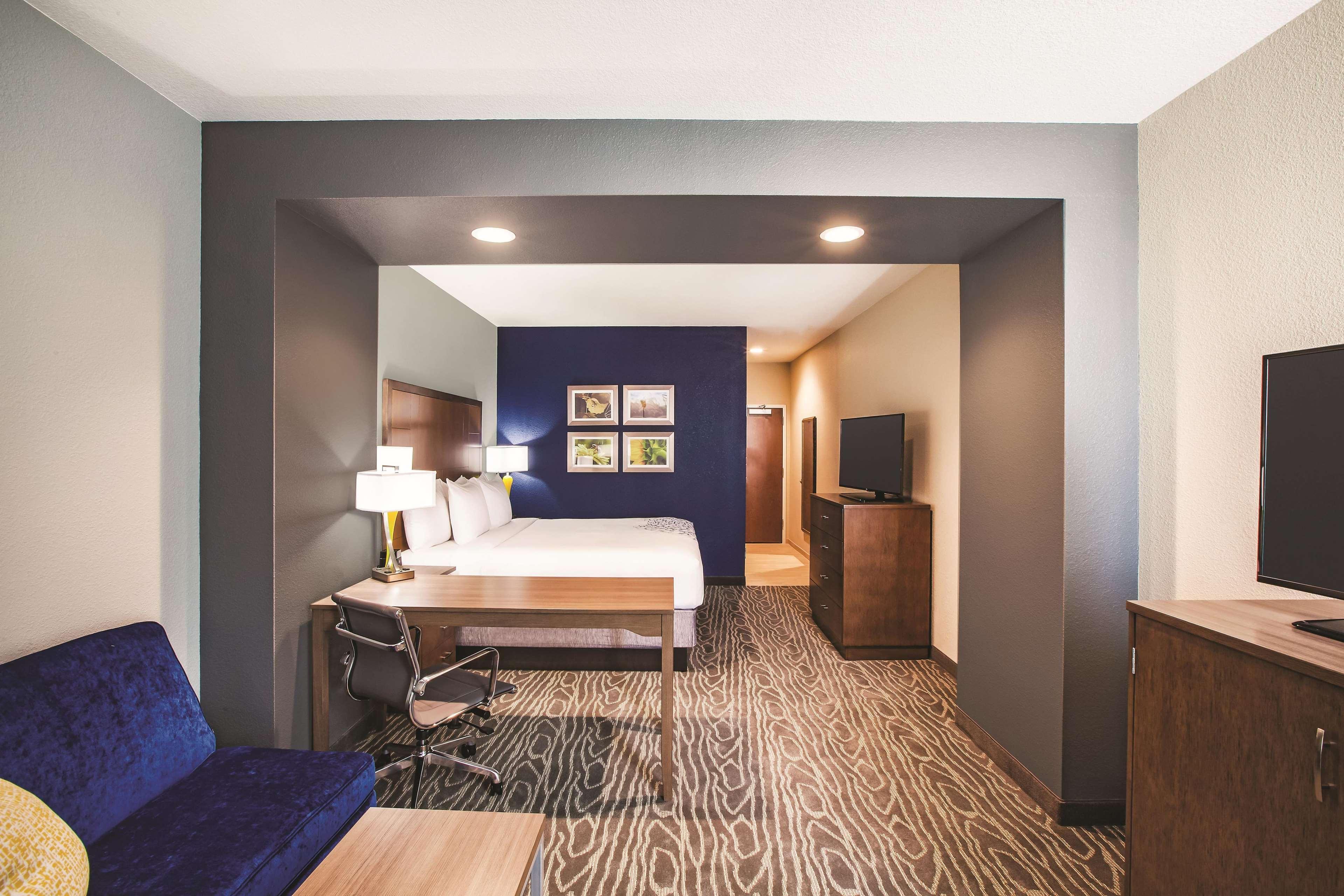 Hotel La Quinta By Wyndham Wichita Northeast Extérieur photo