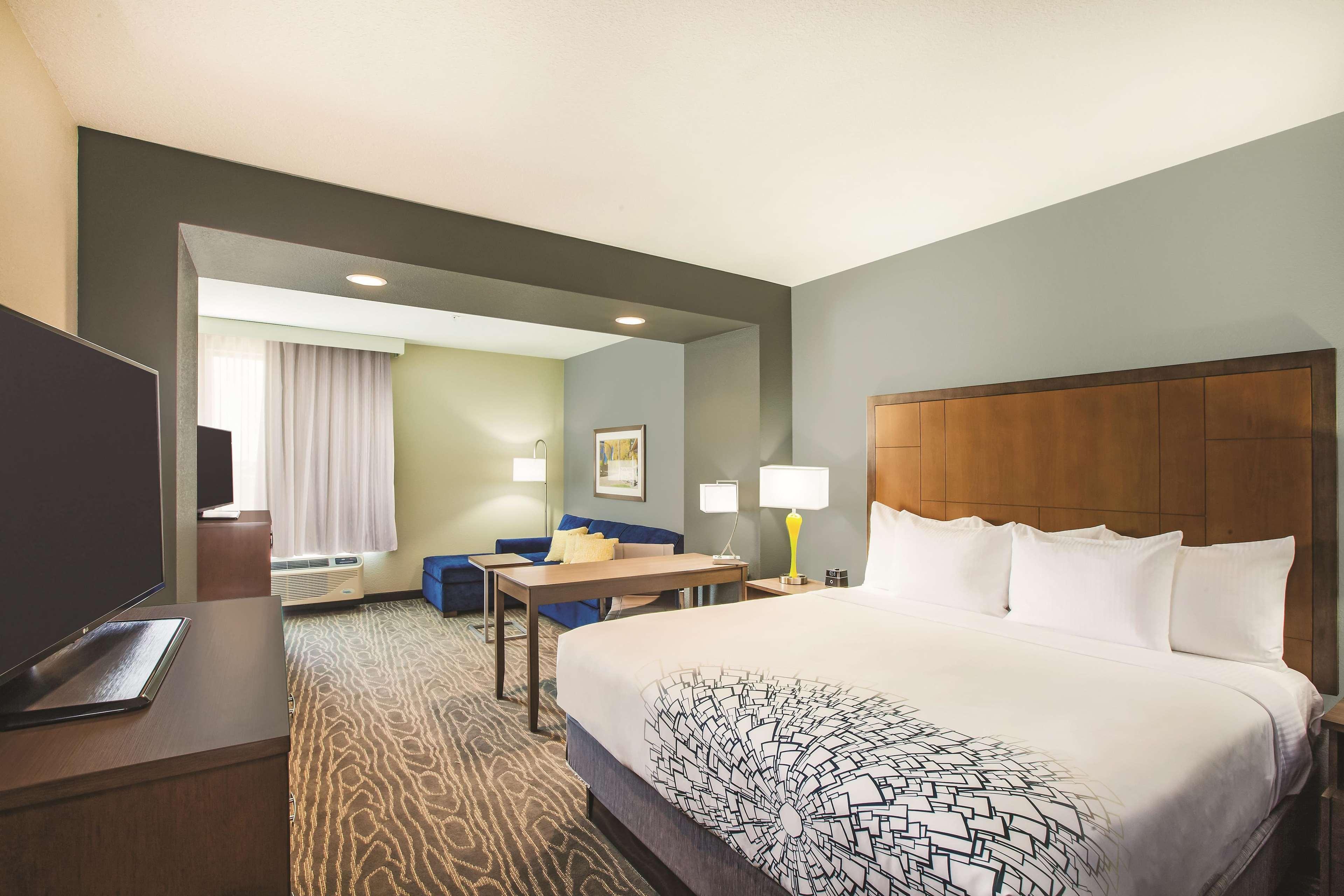 Hotel La Quinta By Wyndham Wichita Northeast Extérieur photo