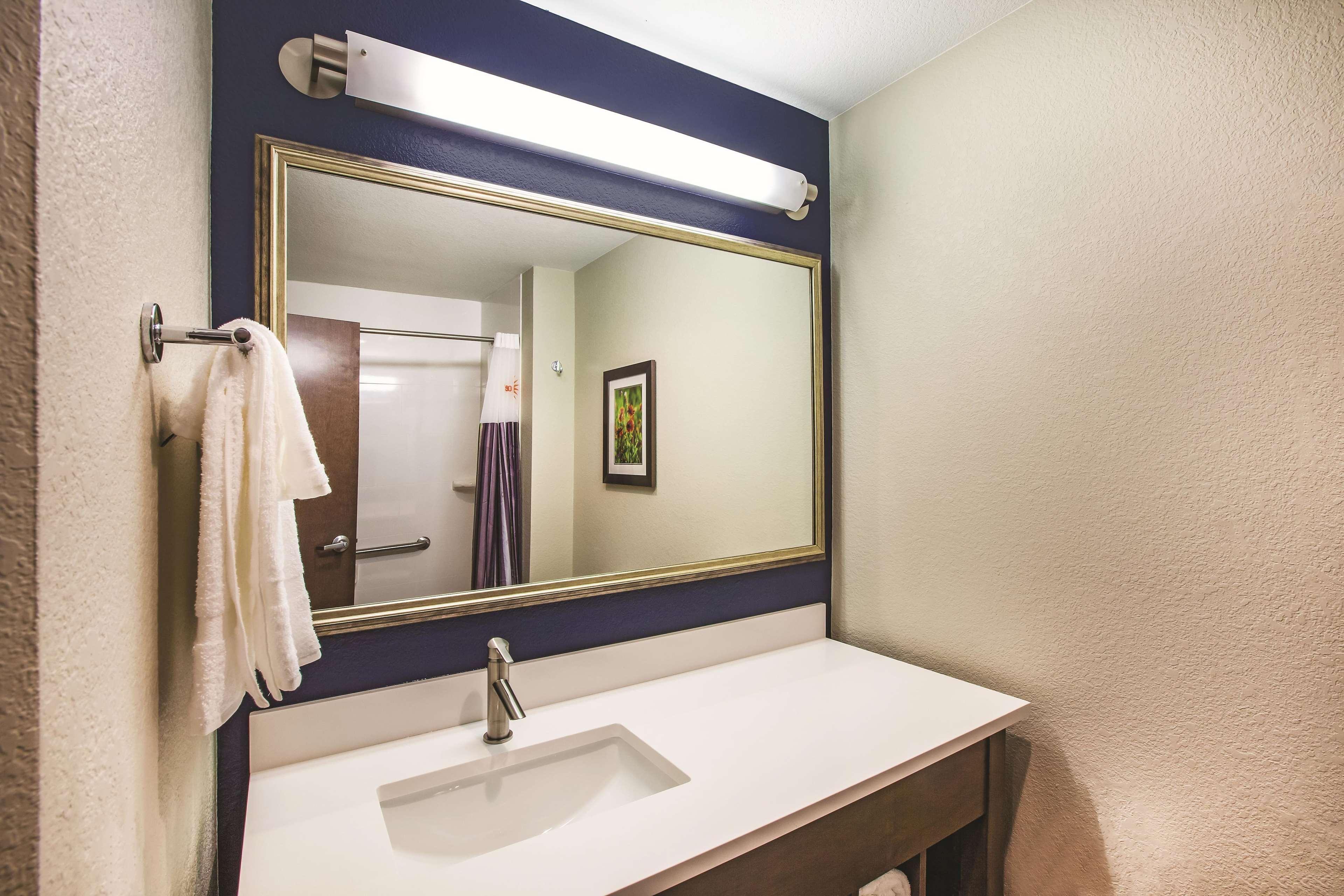 Hotel La Quinta By Wyndham Wichita Northeast Extérieur photo