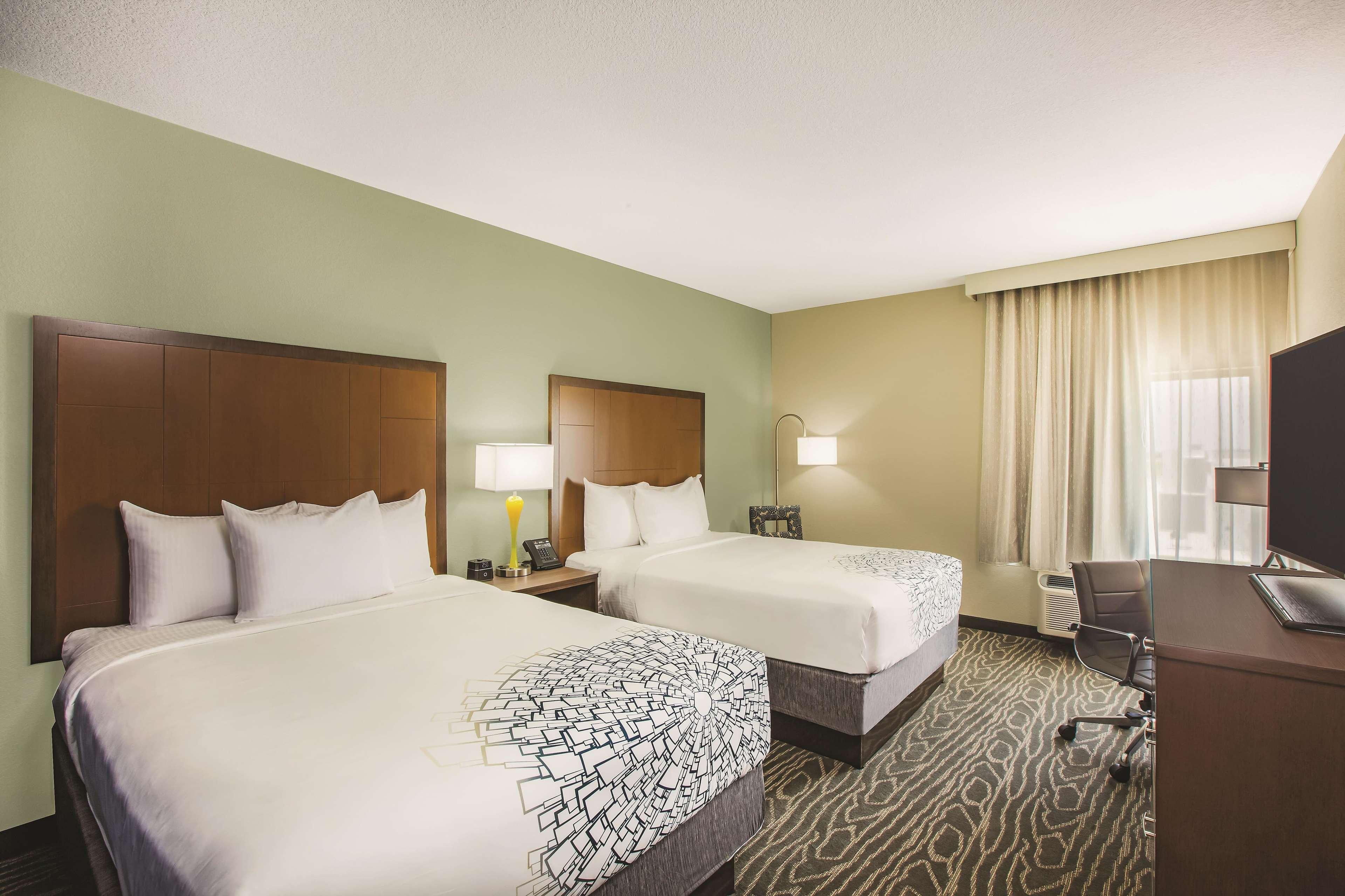 Hotel La Quinta By Wyndham Wichita Northeast Extérieur photo
