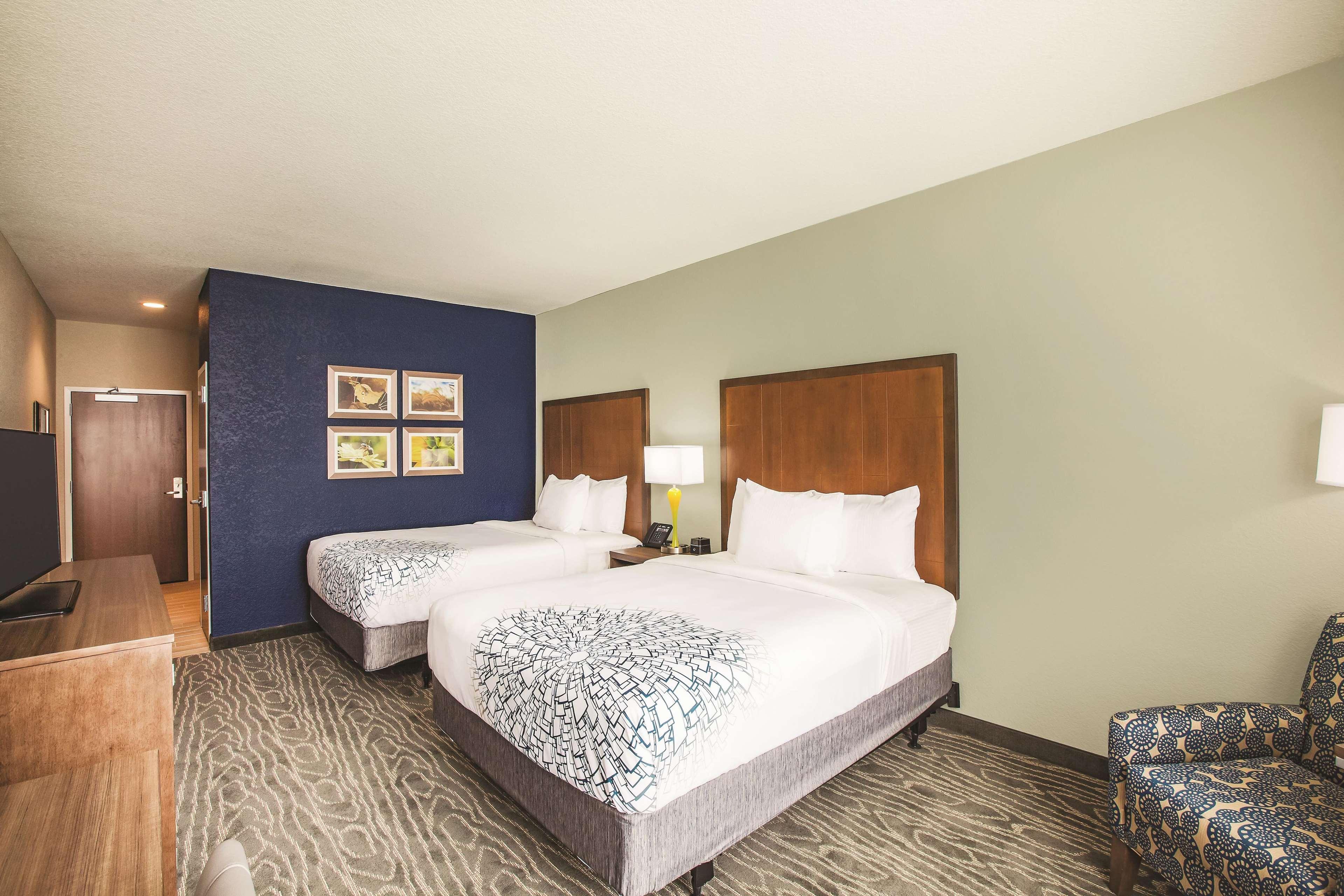 Hotel La Quinta By Wyndham Wichita Northeast Extérieur photo