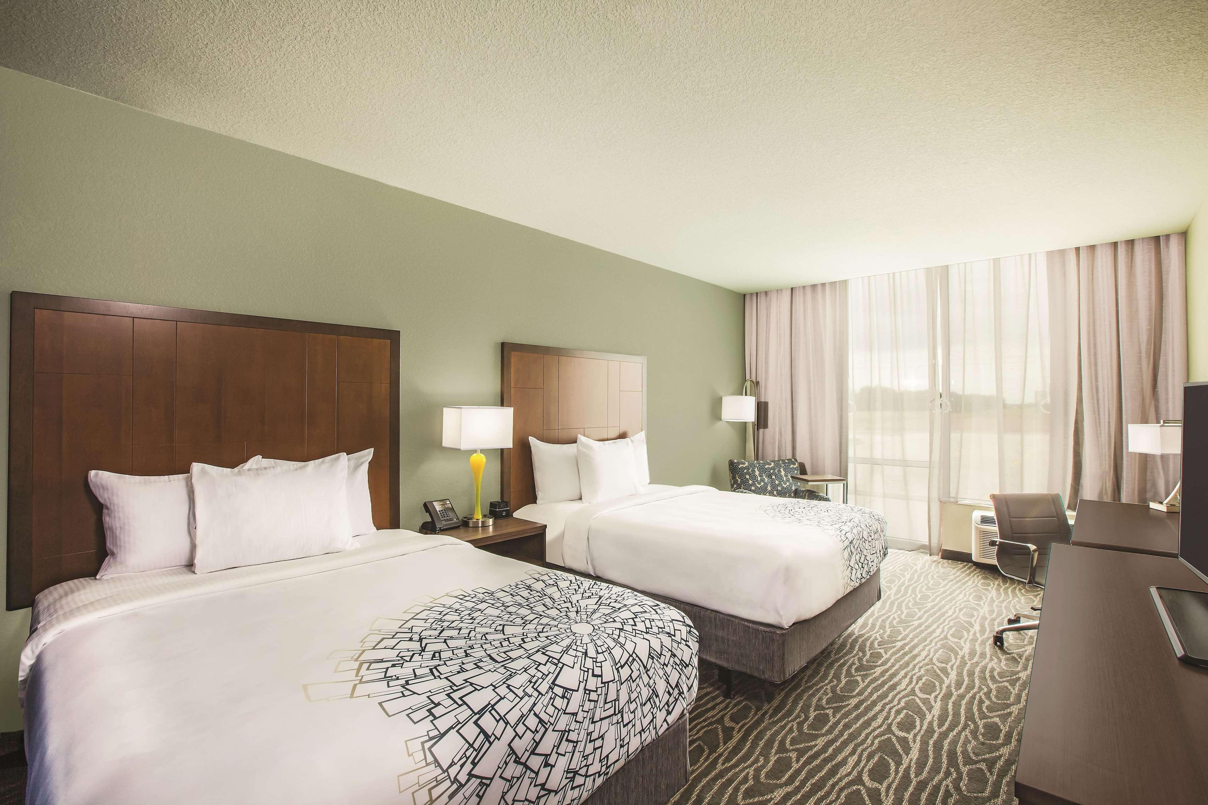 Hotel La Quinta By Wyndham Wichita Northeast Extérieur photo