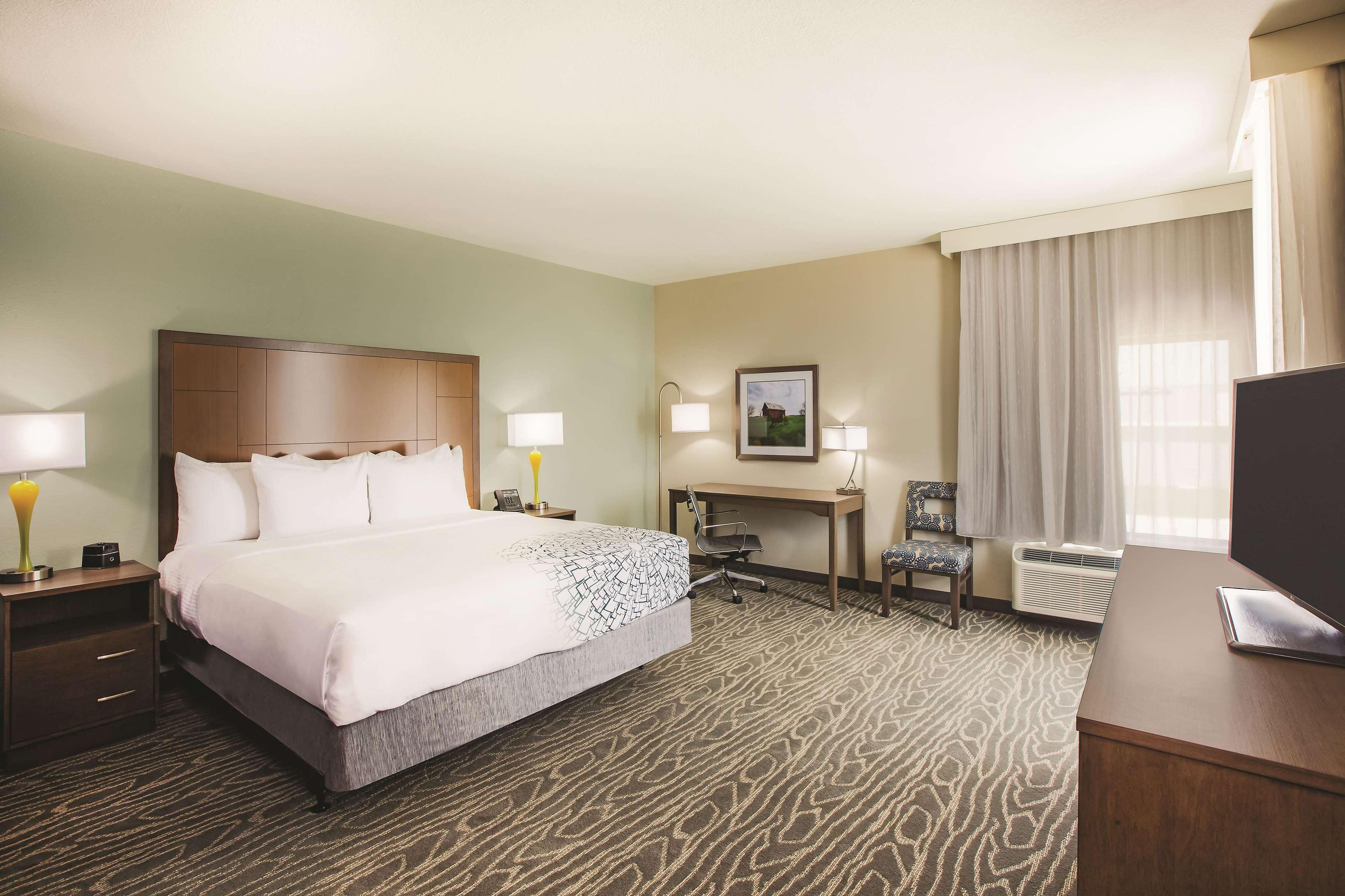 Hotel La Quinta By Wyndham Wichita Northeast Extérieur photo