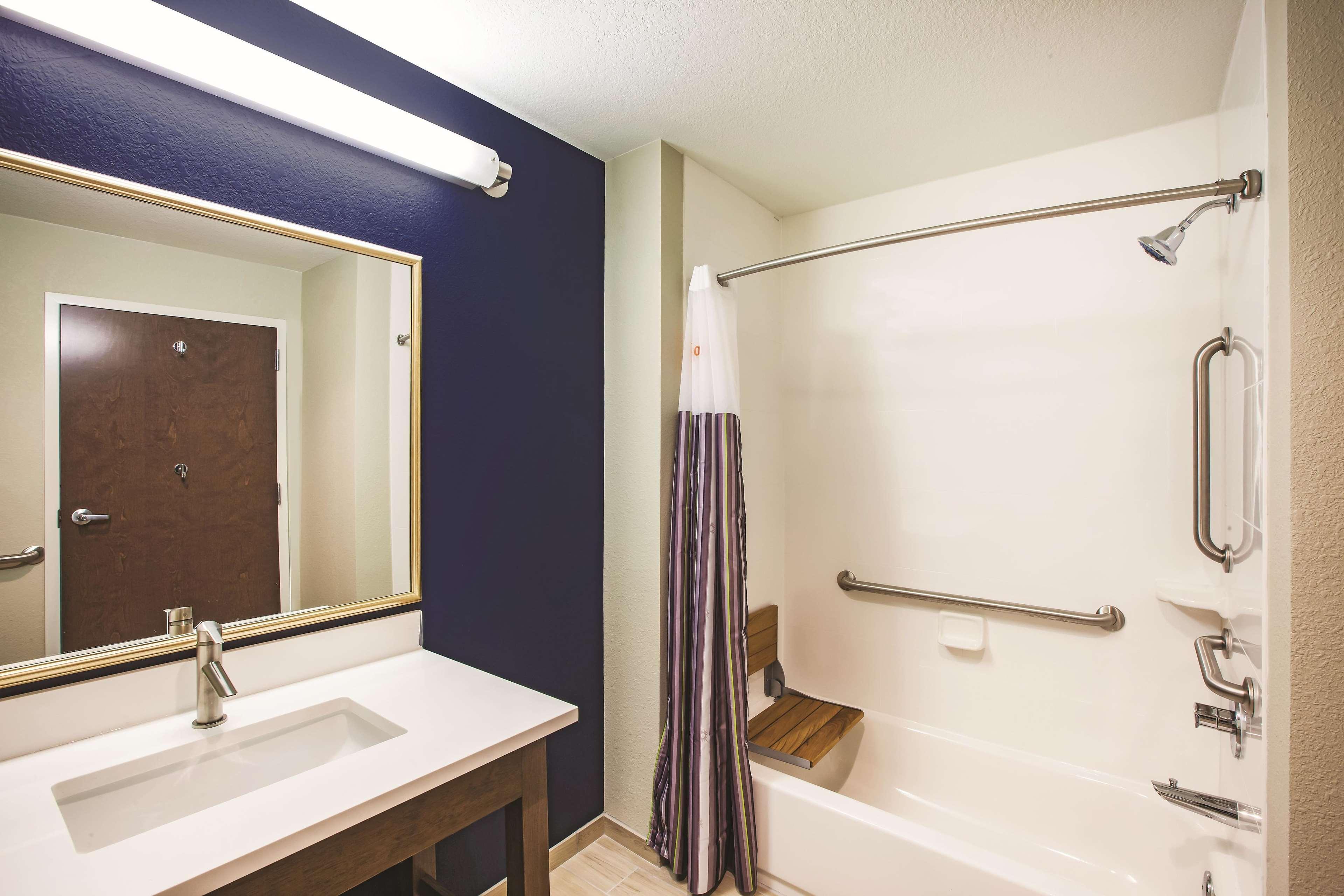 Hotel La Quinta By Wyndham Wichita Northeast Extérieur photo