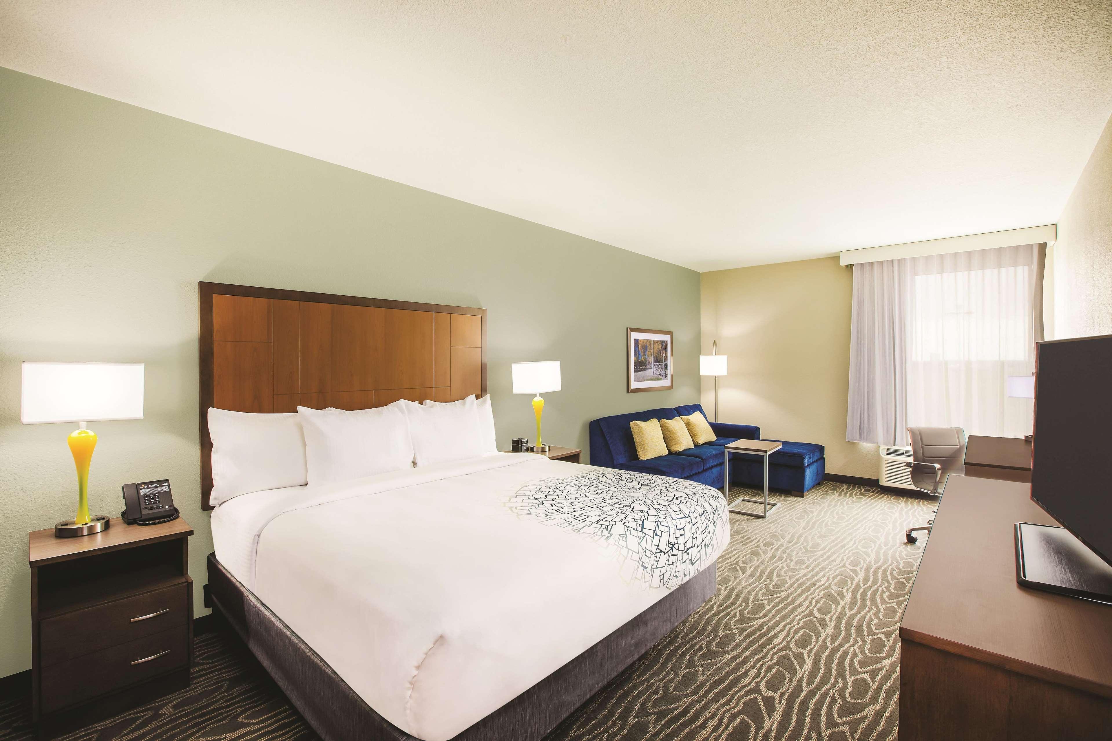 Hotel La Quinta By Wyndham Wichita Northeast Extérieur photo