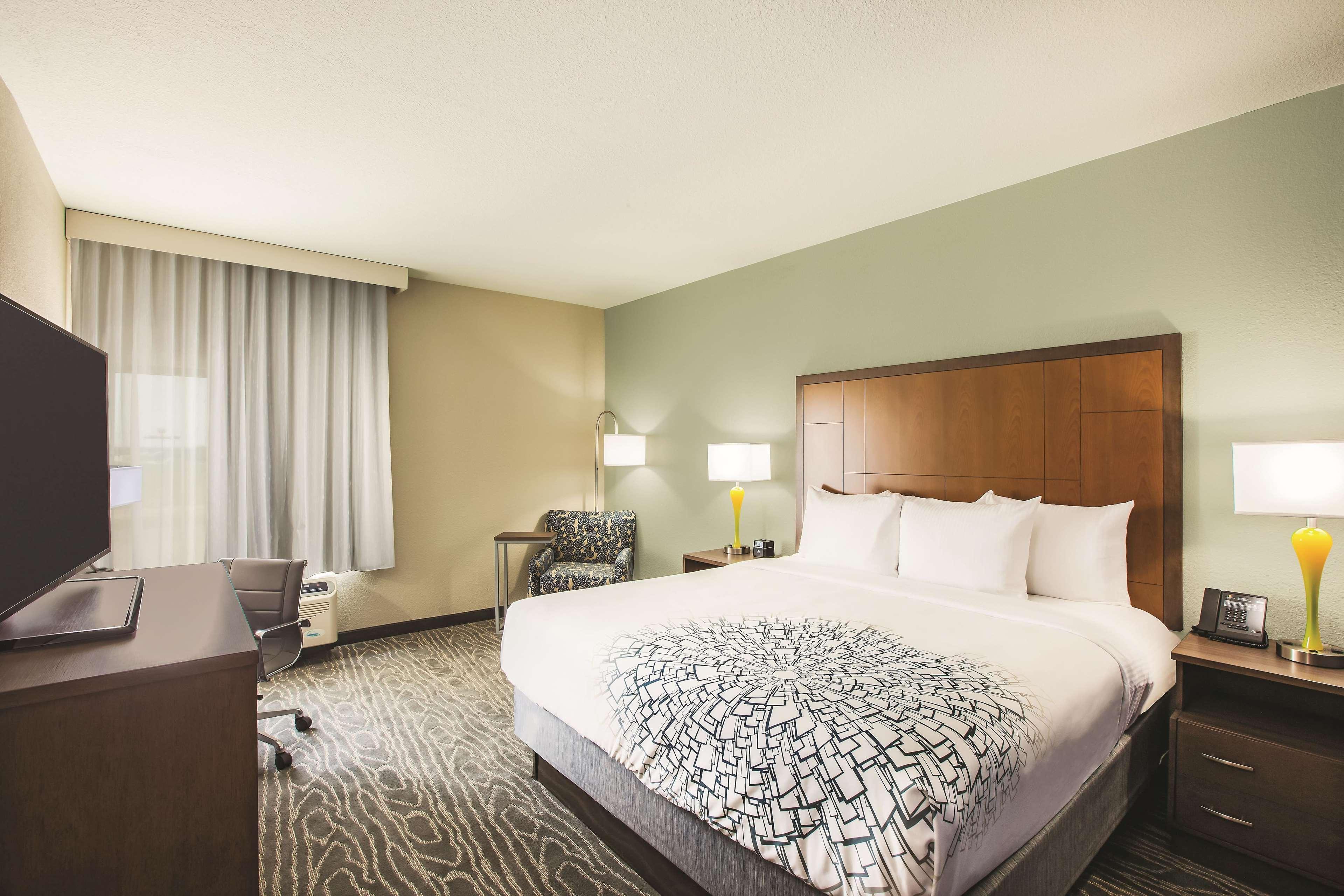 Hotel La Quinta By Wyndham Wichita Northeast Extérieur photo