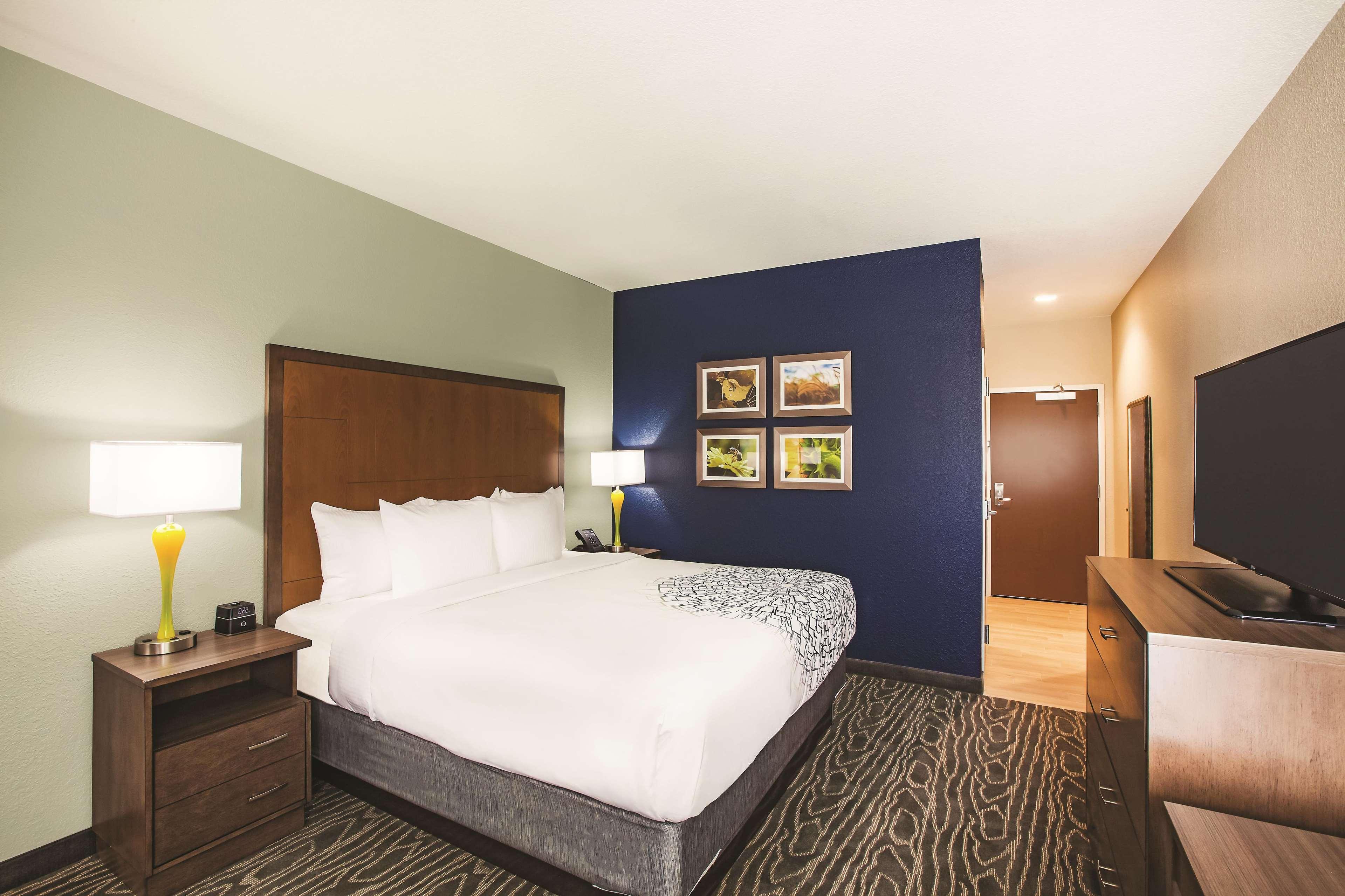 Hotel La Quinta By Wyndham Wichita Northeast Extérieur photo