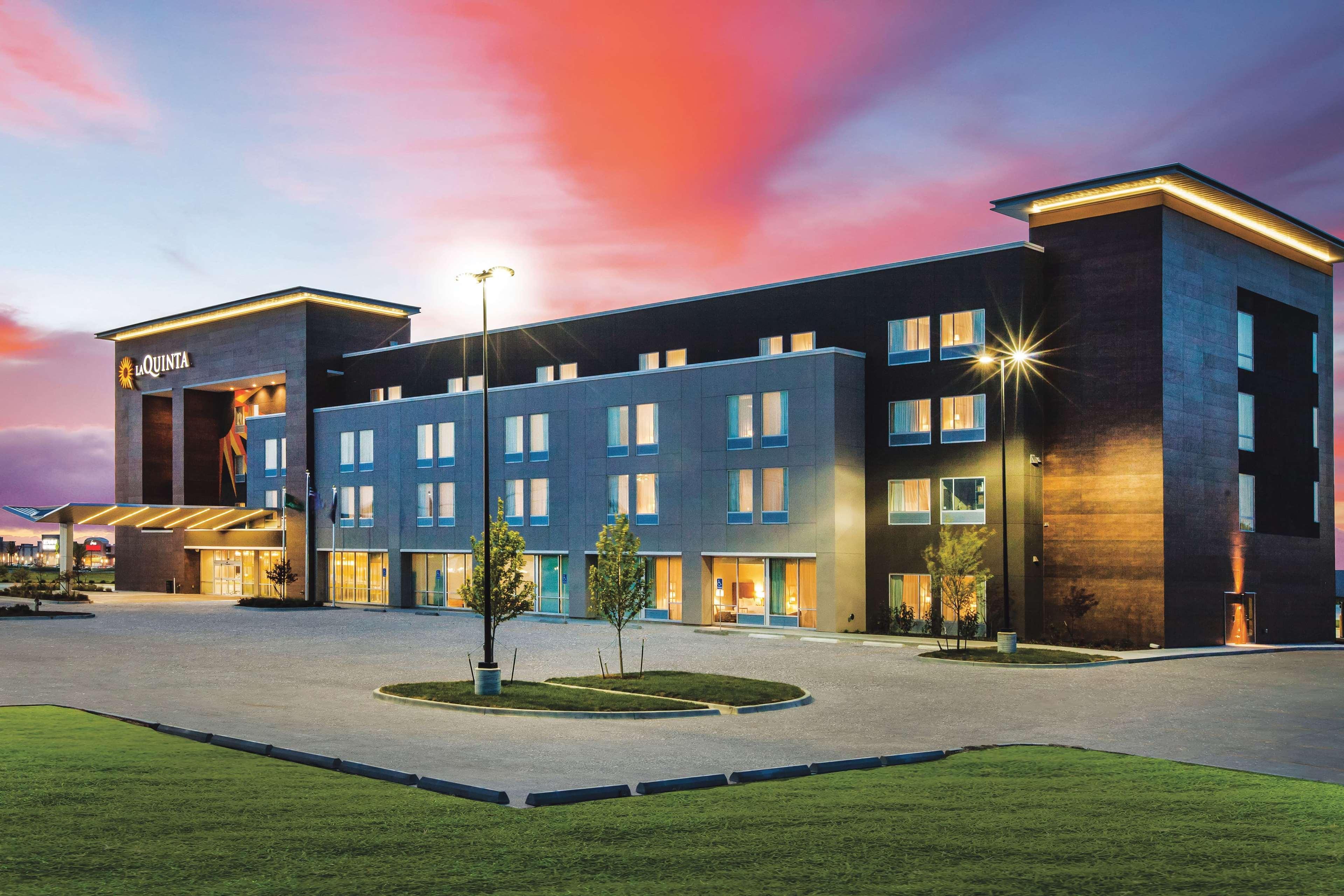 Hotel La Quinta By Wyndham Wichita Northeast Extérieur photo