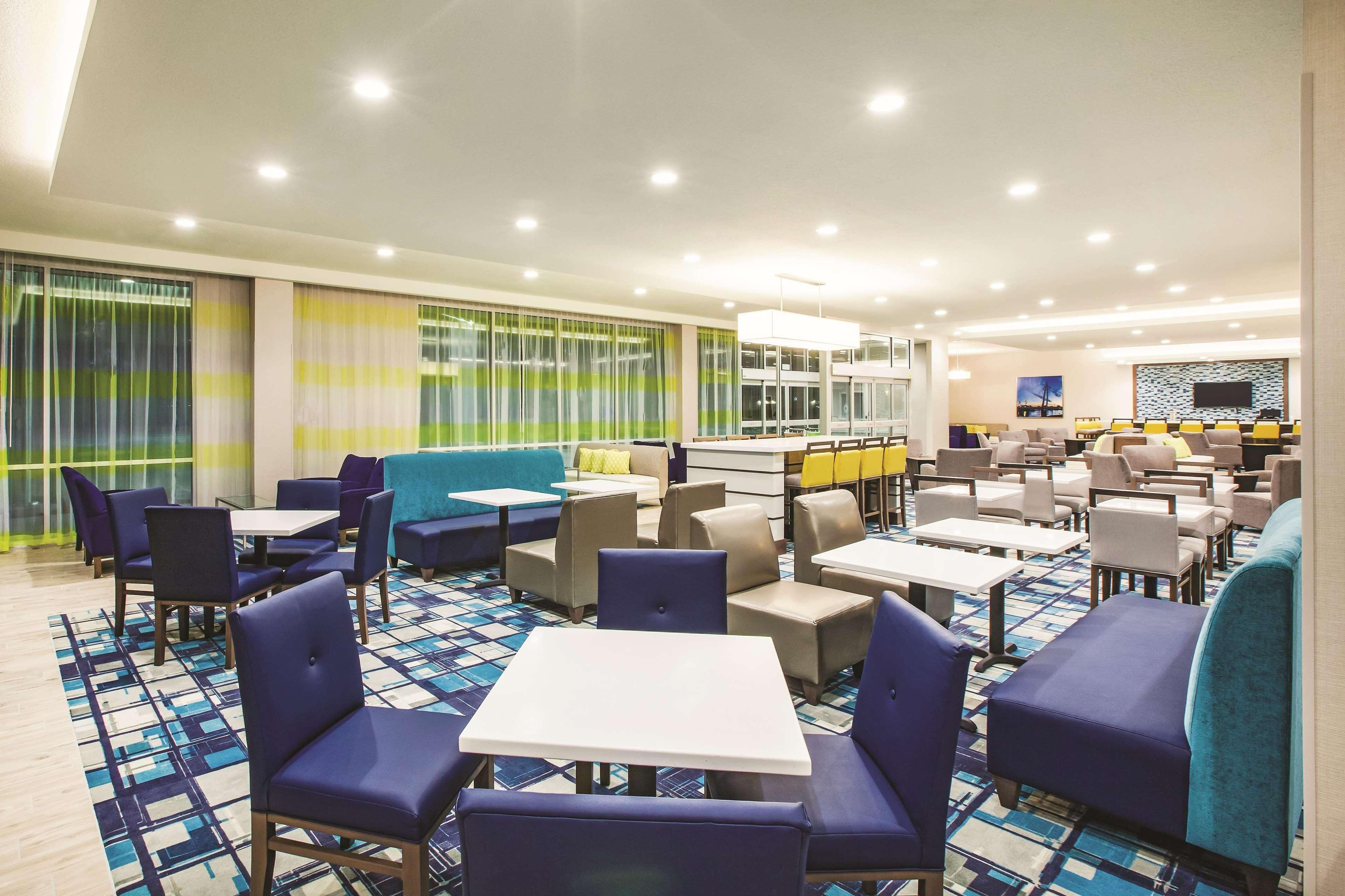 Hotel La Quinta By Wyndham Wichita Northeast Extérieur photo